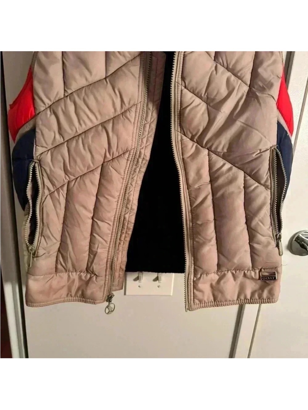 Mountain Goat White Stag Vintage 70s Puffer Vest Tan Navy Red Size S - Picture 4 of 4
